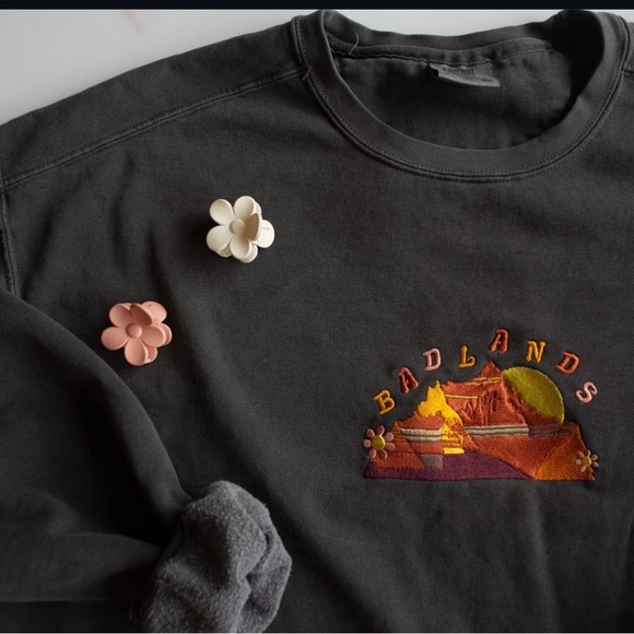 Madi Stitches / Trail Dust - Badlands Sweater - Unisex Medium - Picture 1 of 7